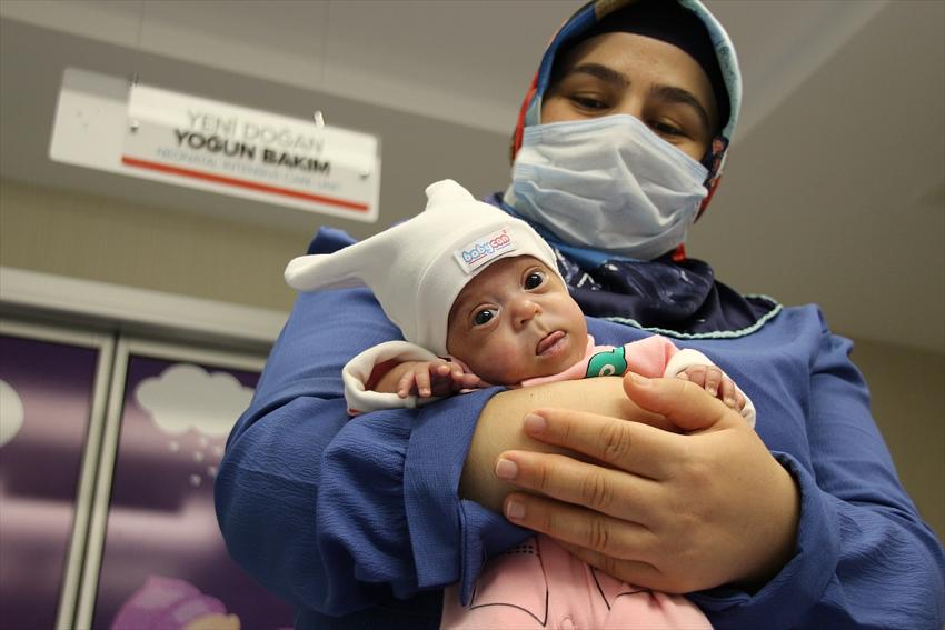 Konya'da 570 gram doğan Ahsen Buğlem bebek hayata tutundu