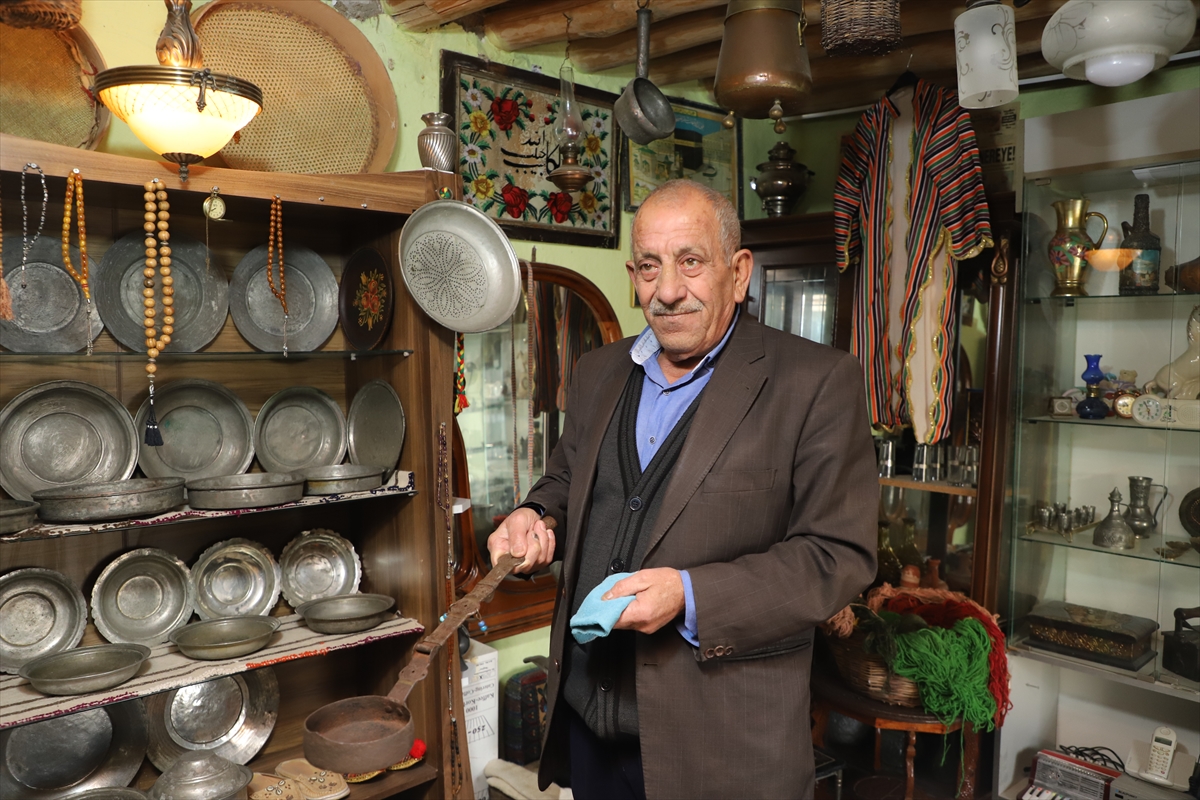 Konya'da Anne hatırası güğümle başlayan eskiye merakı 1600 parçalık koleksiyona dönüştü