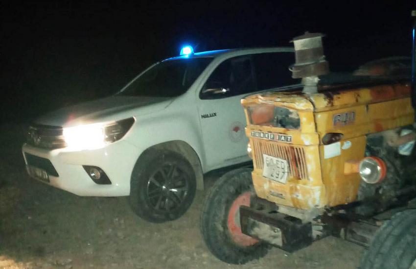 Konya’da  far avına çıkan bir grup, traktörlerinden oldu