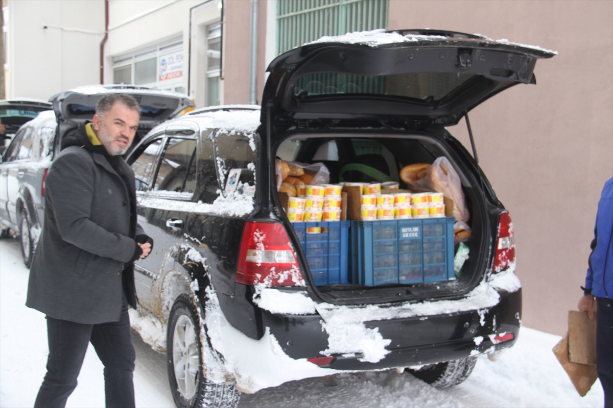 Konya'da off-road kulübü üyeleri karlı yolları bu kez yoksullar için aştı