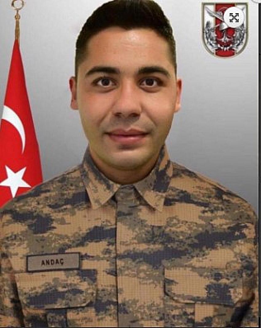 Konya'da sözleşmeli erlerin bulunduğu otomobil ağaca çarptı: 1 ölü, 2 yaralı