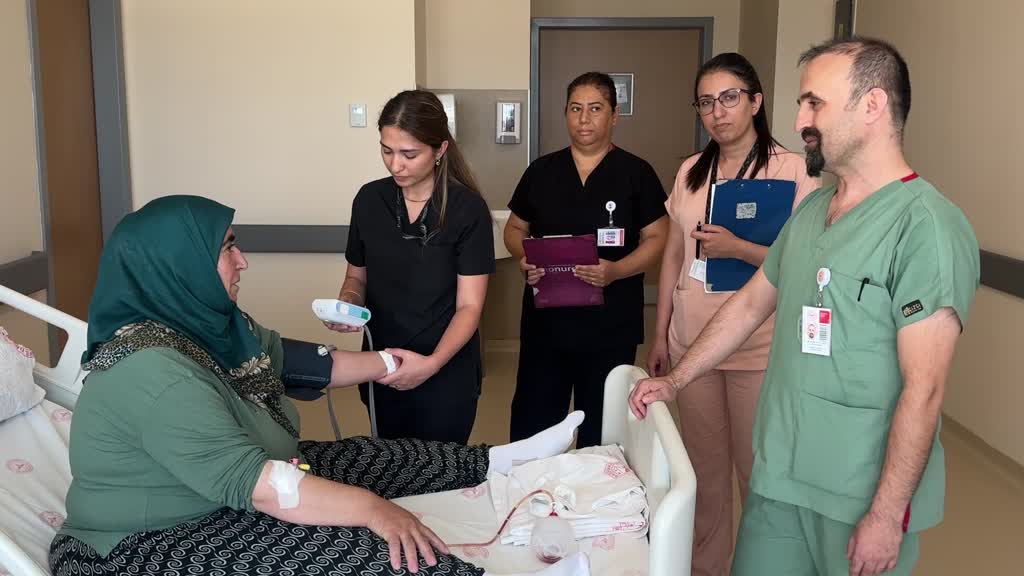 KONYA - Gaz sancısı şikayetiyle gitti, karnından 20 kiloluk kitle çıktı