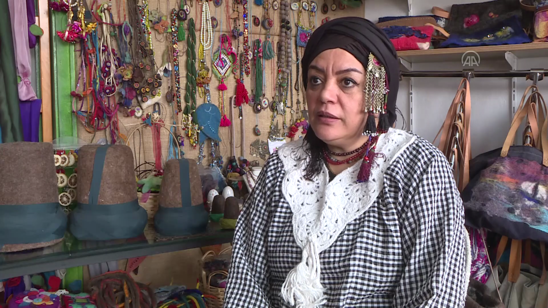 KONYA - Gelin geldiği ailenin geleneksel keçe sanatını 4'üncü kuşağa taşıdı