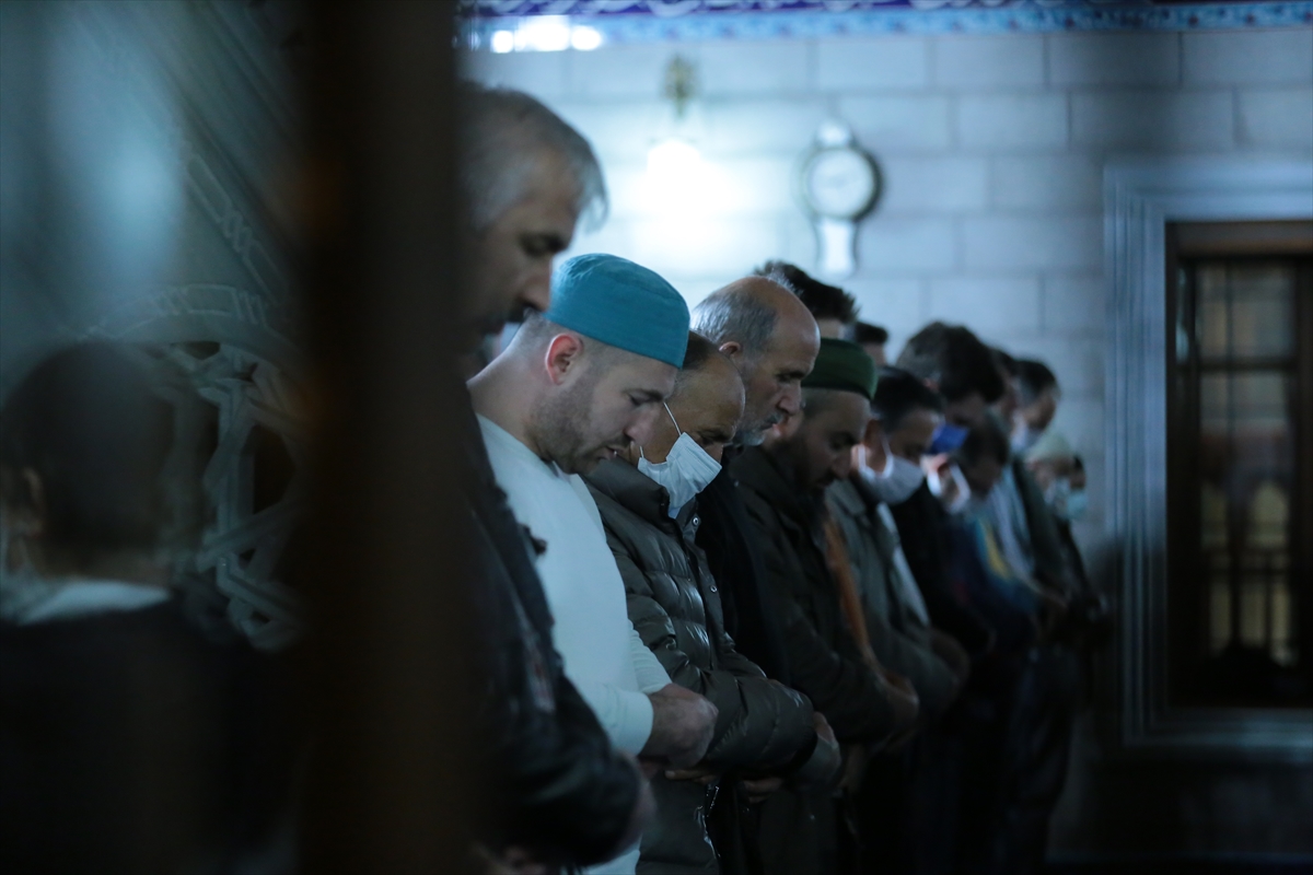 Konya, Karaman, Aksaray ve Afyonkarahisar'da ilk teravih namazı kılındı