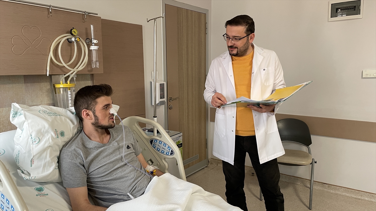 KONYA - Karın ağrısı şikayetiyle bilinçsiz ağrı kesici kullanan genç hastanelik oldu