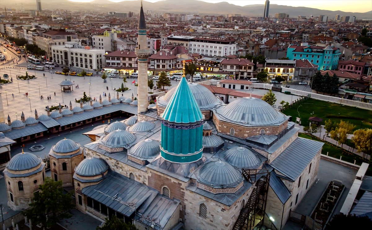 Konya'nın yeşil kubbesi "Kubbe-i Hadra"da tarihinin en kapsamlı restorasyonu tamamlandı