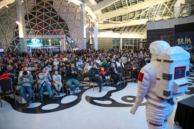 KONYA - Türkiye'nin ilk astronotu Alper Gezeravcı'nın uzay yolculuğu Konya'da heyecanla izlendi