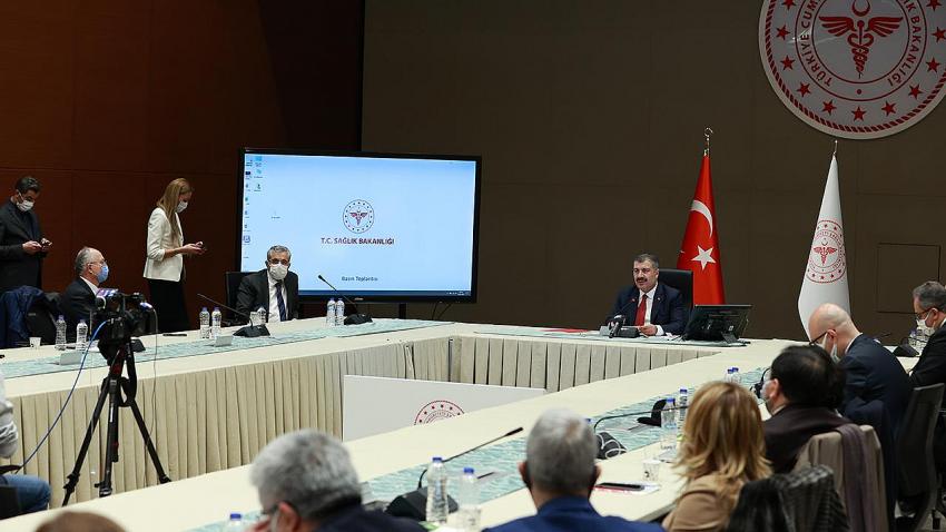 MASKE ZORUNLULUĞU KALKIYOR MU?