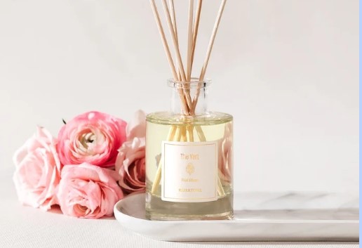 Mekanlarınıza Kişilik Katan Oda Parfümü Seçenekleri ve Kullanım İpuçları