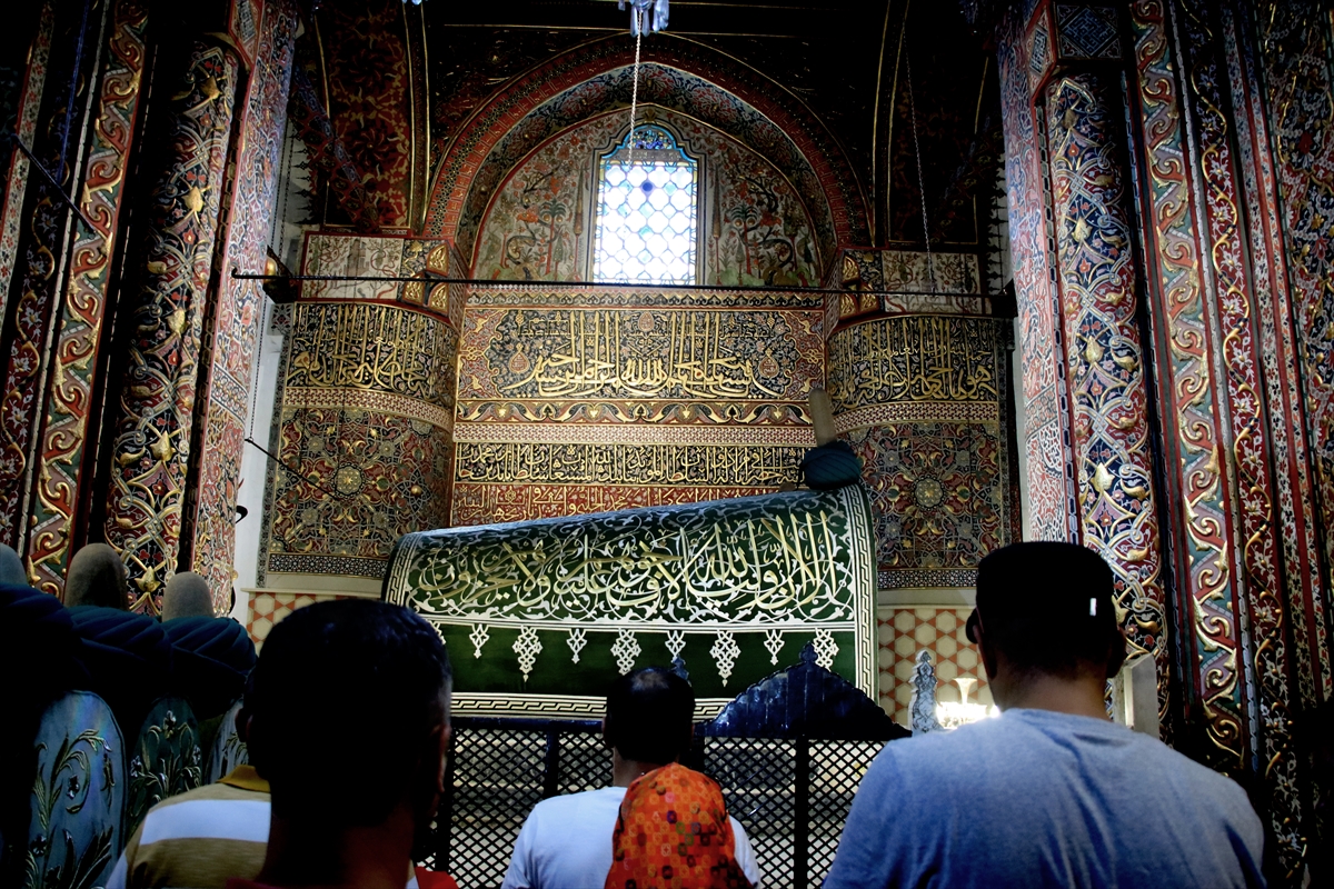 Mevlana Müzesi'nde hafta sonu yoğunluğu yaşanıyor