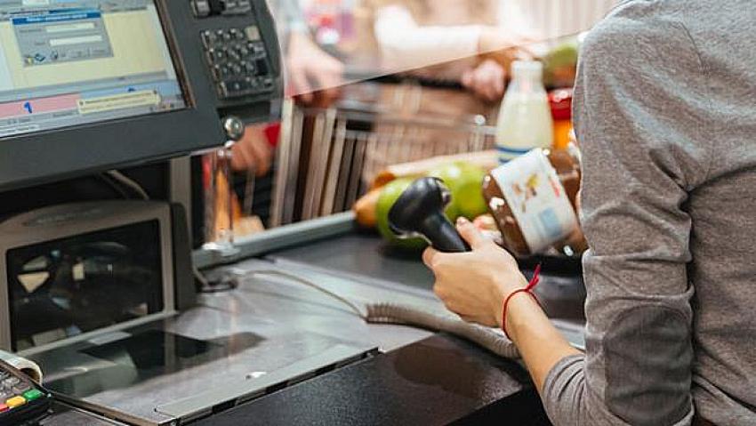 Müşteriye "Salak" diyen kasiyer, tazminatsız işten kovuldu