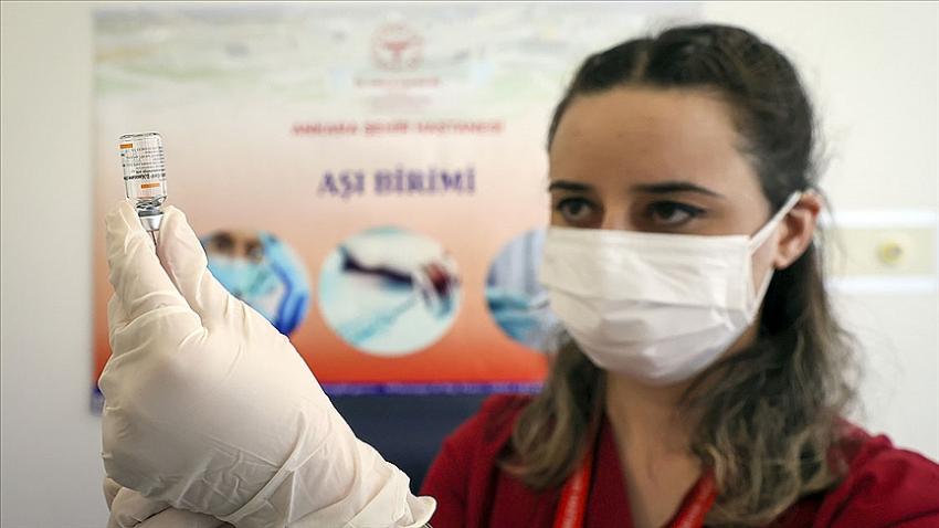 Risk grubundakiler ile 60 yaş üzeri ve eşleri için aşılama başladı