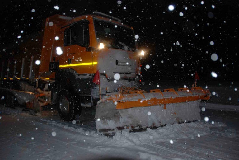 Seydişehir Antalya  Karayolu'nda Kar Temizleme Çalışmaları devam ediyor