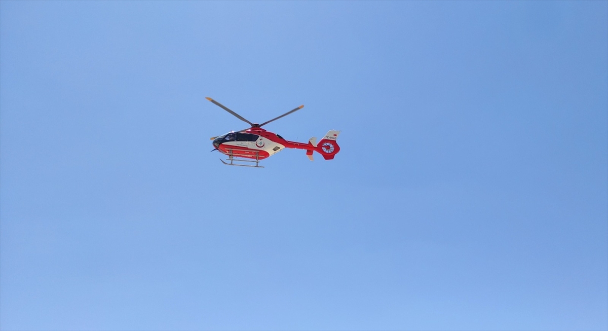 Seydişehir'de  ambulans helikopter aort damarı yırtılan hasta için havalandı
