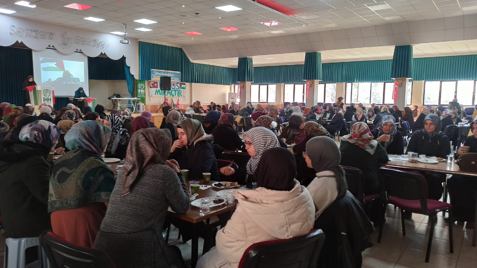 Seydişehir IHH Kadın Kolları Gazze için toplandı.