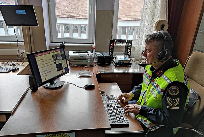 Seydişehir Jandarmadan öğrencilere uzaktan trafik eğitimi