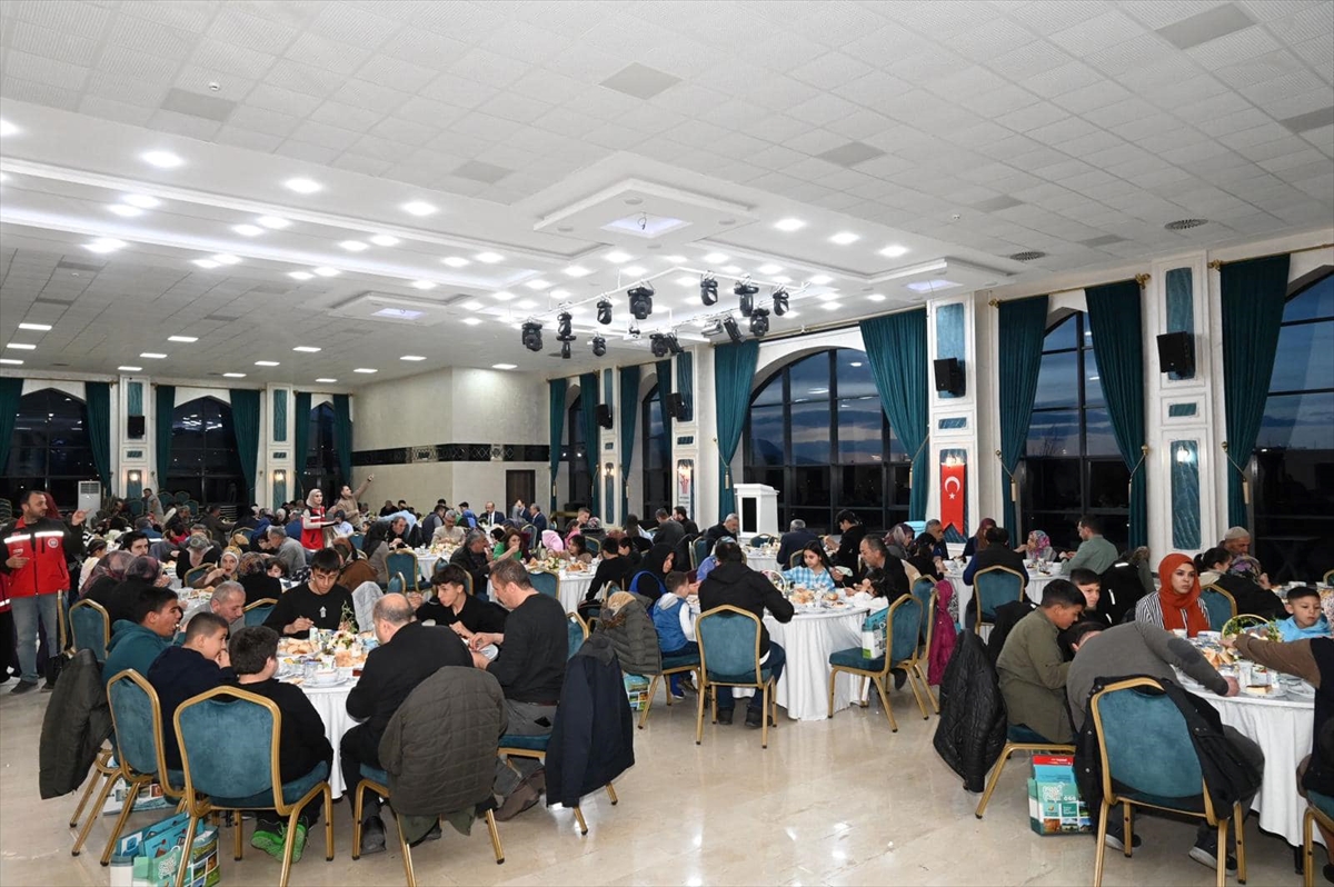 Seydişehir Kaymakamı Bakkal, koruyucu ailelerle iftarda bir araya geldi