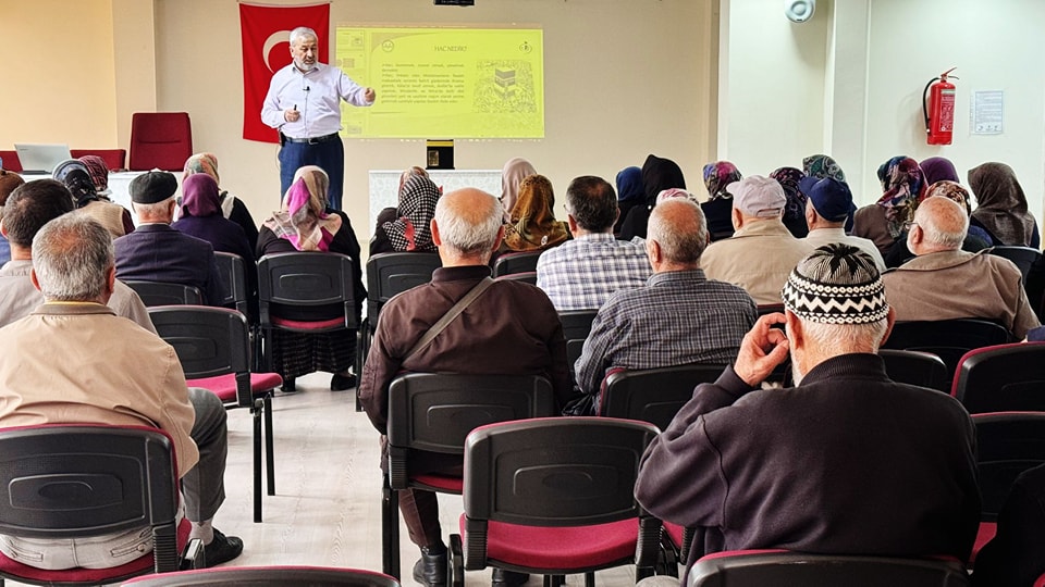 SEYDİŞEHİRDE HACI ADAYLARINA UYGULAMALI EĞİTİM SEMİNERİ