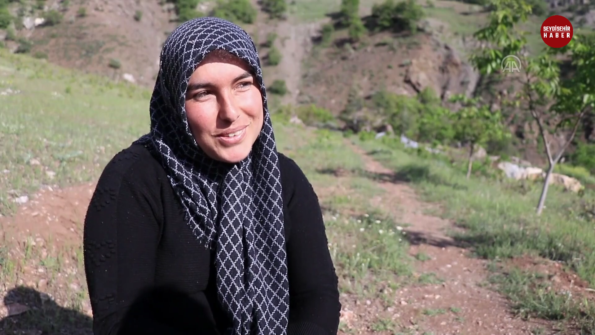 Torosların eteğinde eşi için yazdığı şarkıya kendi imkanlarıyla video klip çekti