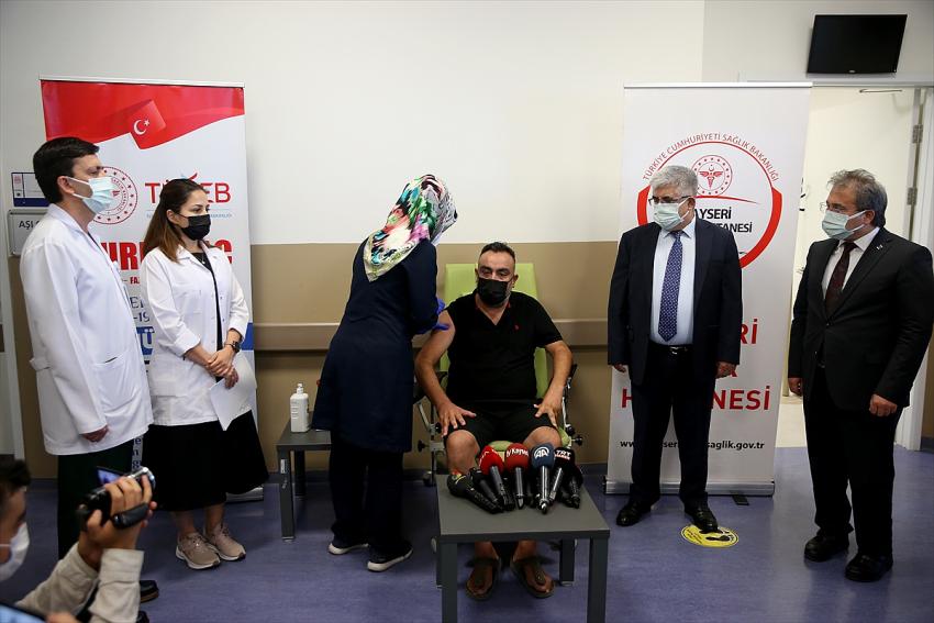  "TURKOVAC" aşısı, faz 3 çalışması kapsamında Kayseri'de gönüllülere uygulanmaya başlandı