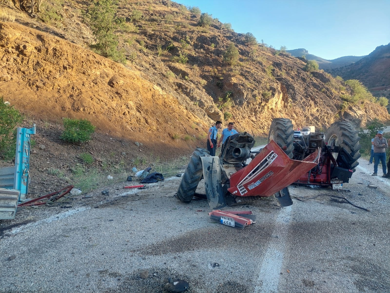 Karamanda Devrilen traktörün sürücüsü öldü - Görsel 1