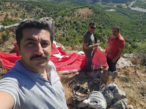 Seydişehir Moil İstasyonu Çalışanları, Kuğulu Park'tan Görülen Zirveye Türk Bayrağı Diktiler - Görsel 3