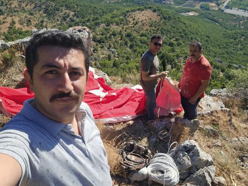Seydişehir Moil İstasyonu Çalışanları, Kuğulu Park'tan Görülen Zirveye Türk Bayrağı Diktiler - Görsel 4