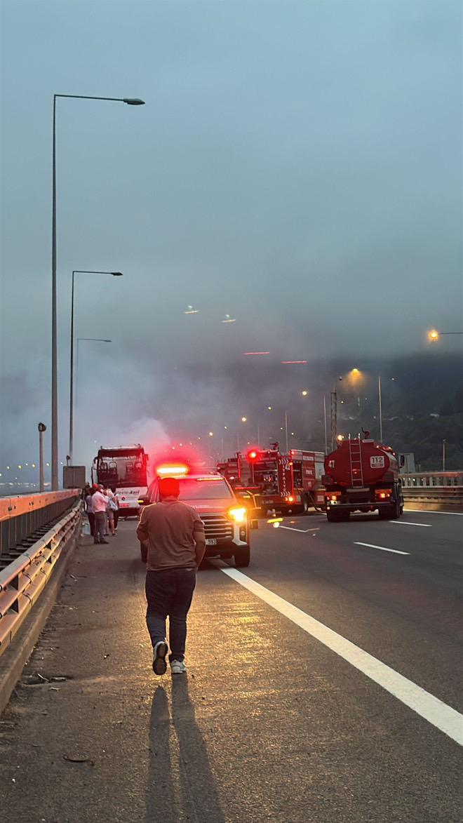 Bolu'da Yolcu otobüsü alev alev yandı - Görsel 2