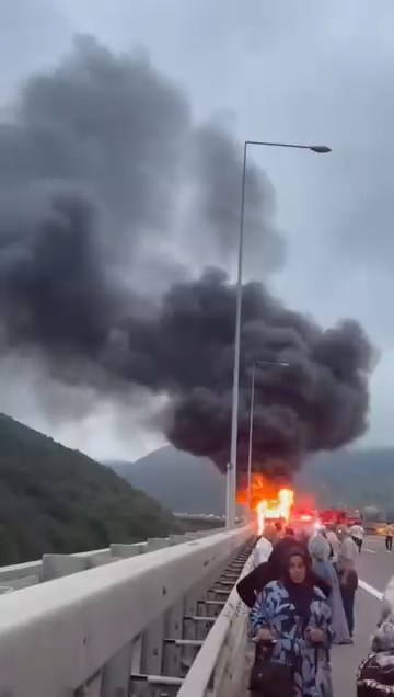 Bolu'da Yolcu otobüsü alev alev yandı - Görsel 4