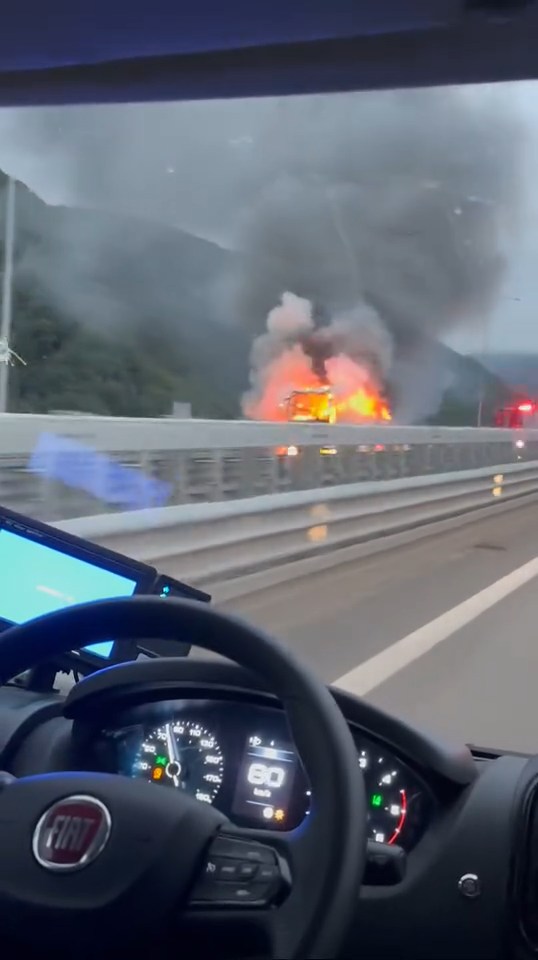 Bolu'da Yolcu otobüsü alev alev yandı - Görsel 5