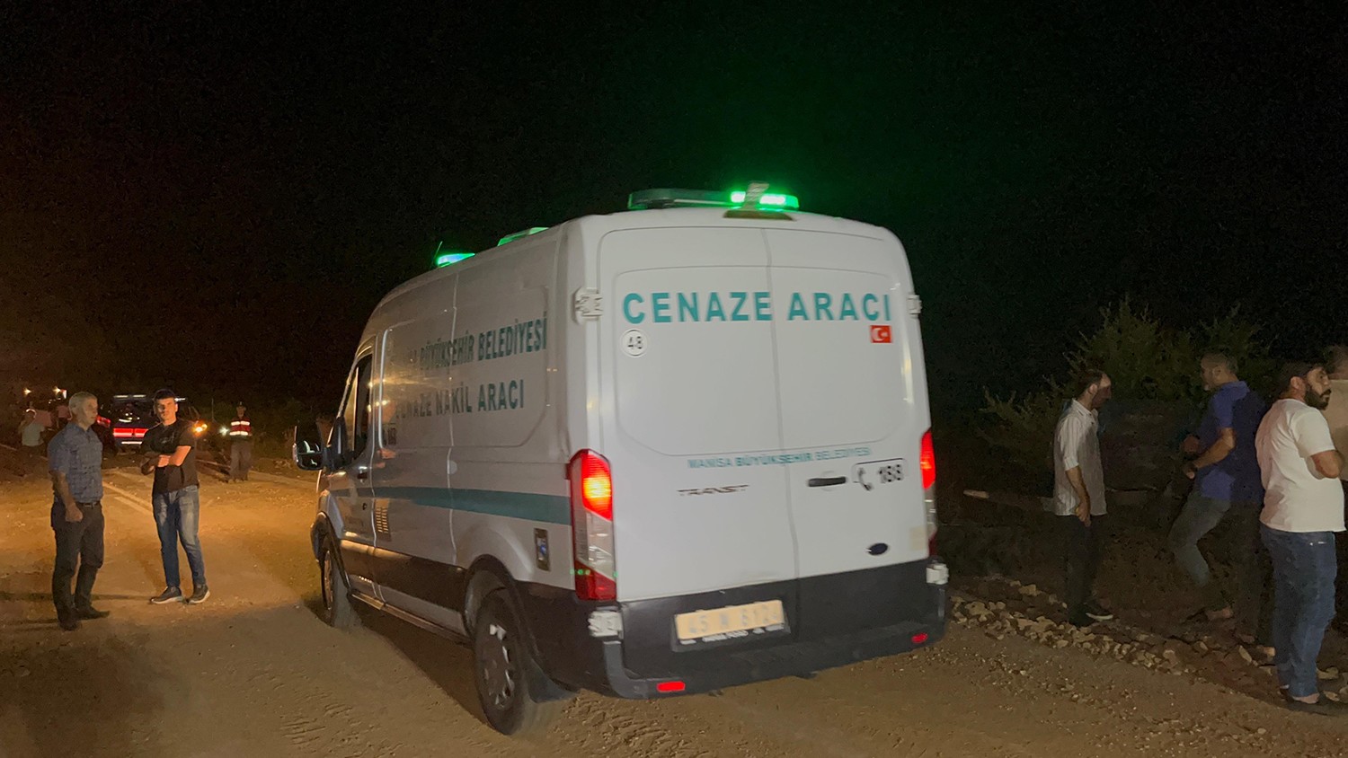  Manisa'da Hafriyat kamyonu traktöre arkadan çarptı; 1 ölü, 1 yaralı - Görsel 5