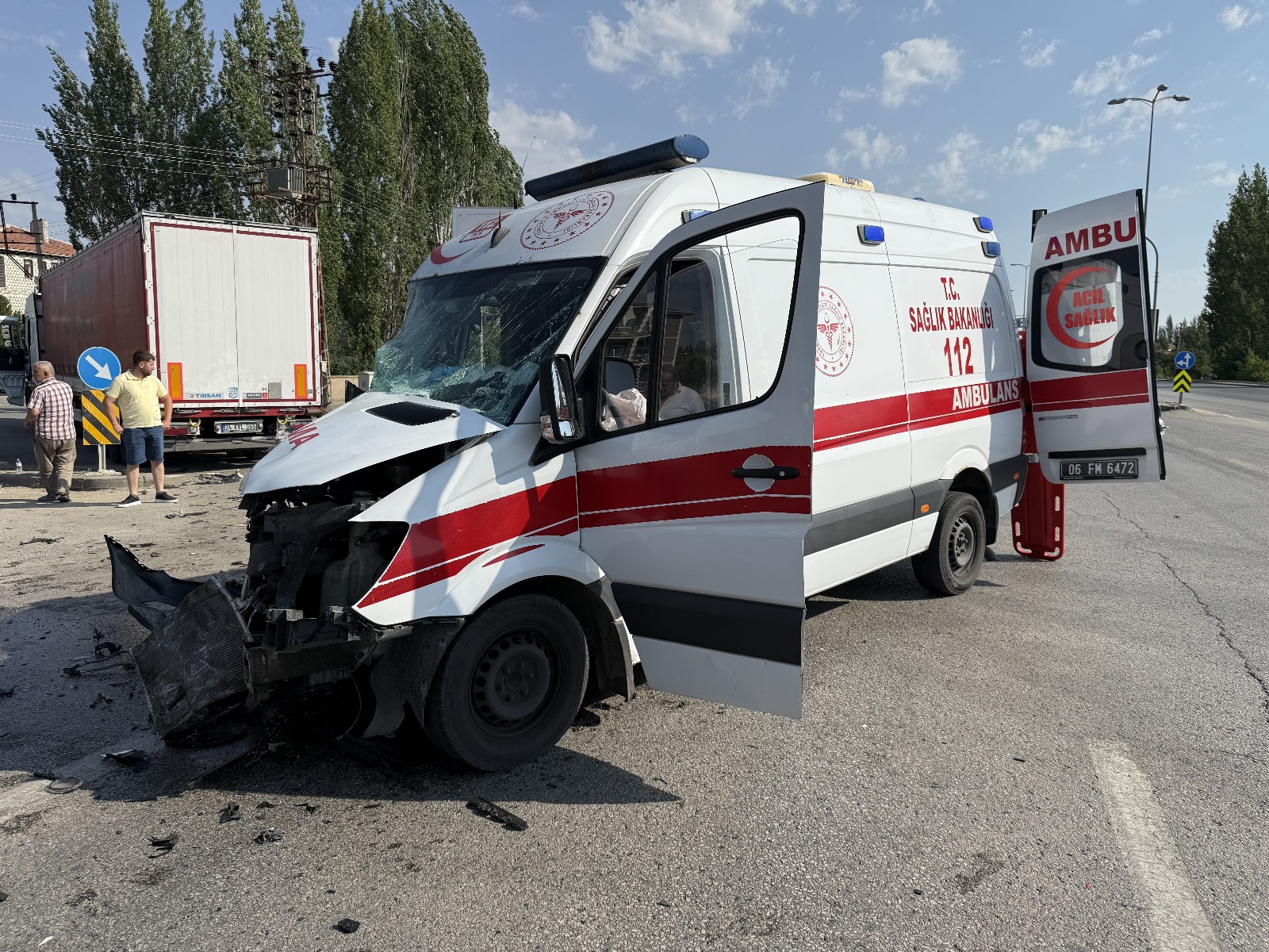 Ankara'da TIR ile ambulans çarpıştı: 5 yaralı - Görsel 1