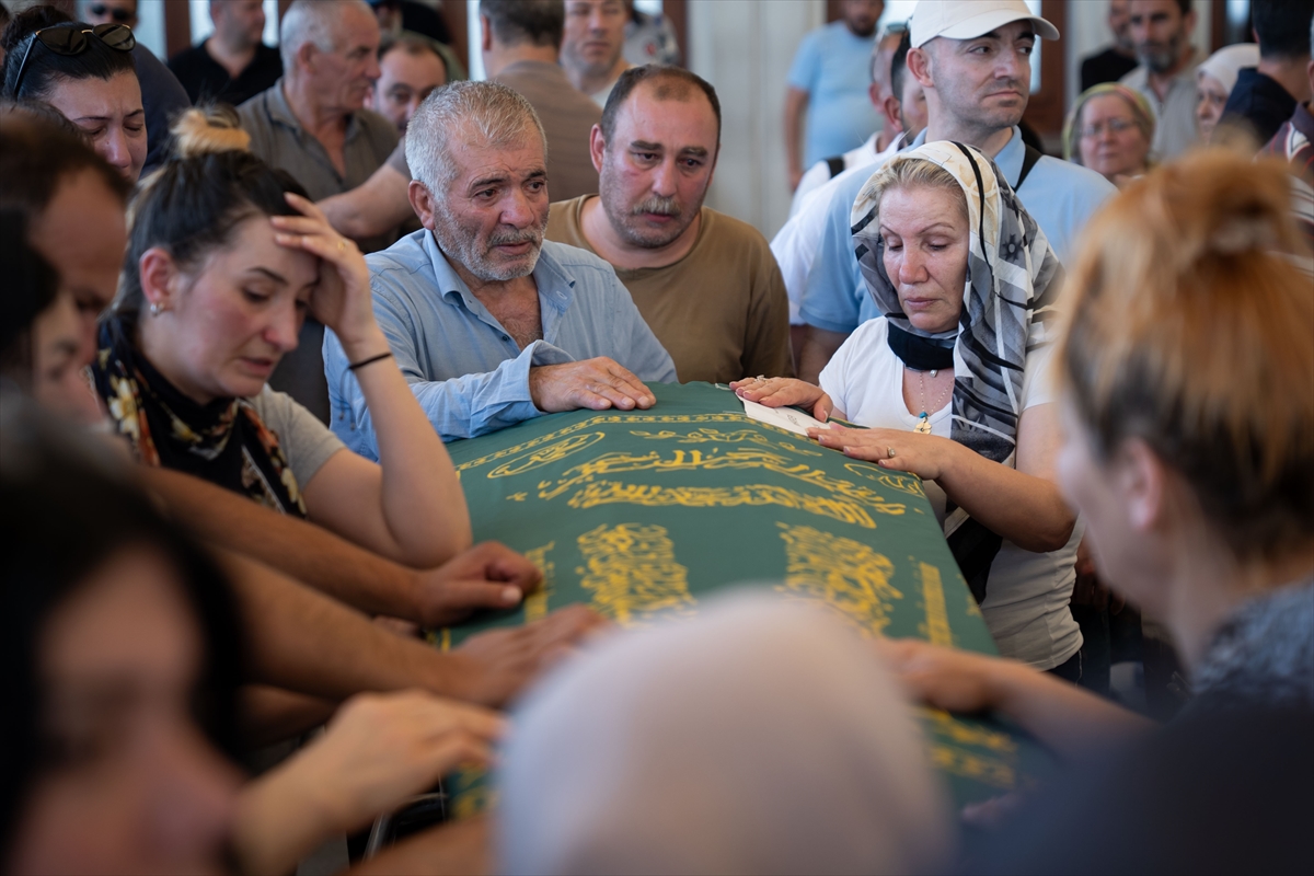 Ankara'da çıkan yangında hayatını kaybeden güvenlik görevlisinin cenazesi toprağa verildi - Görsel 1