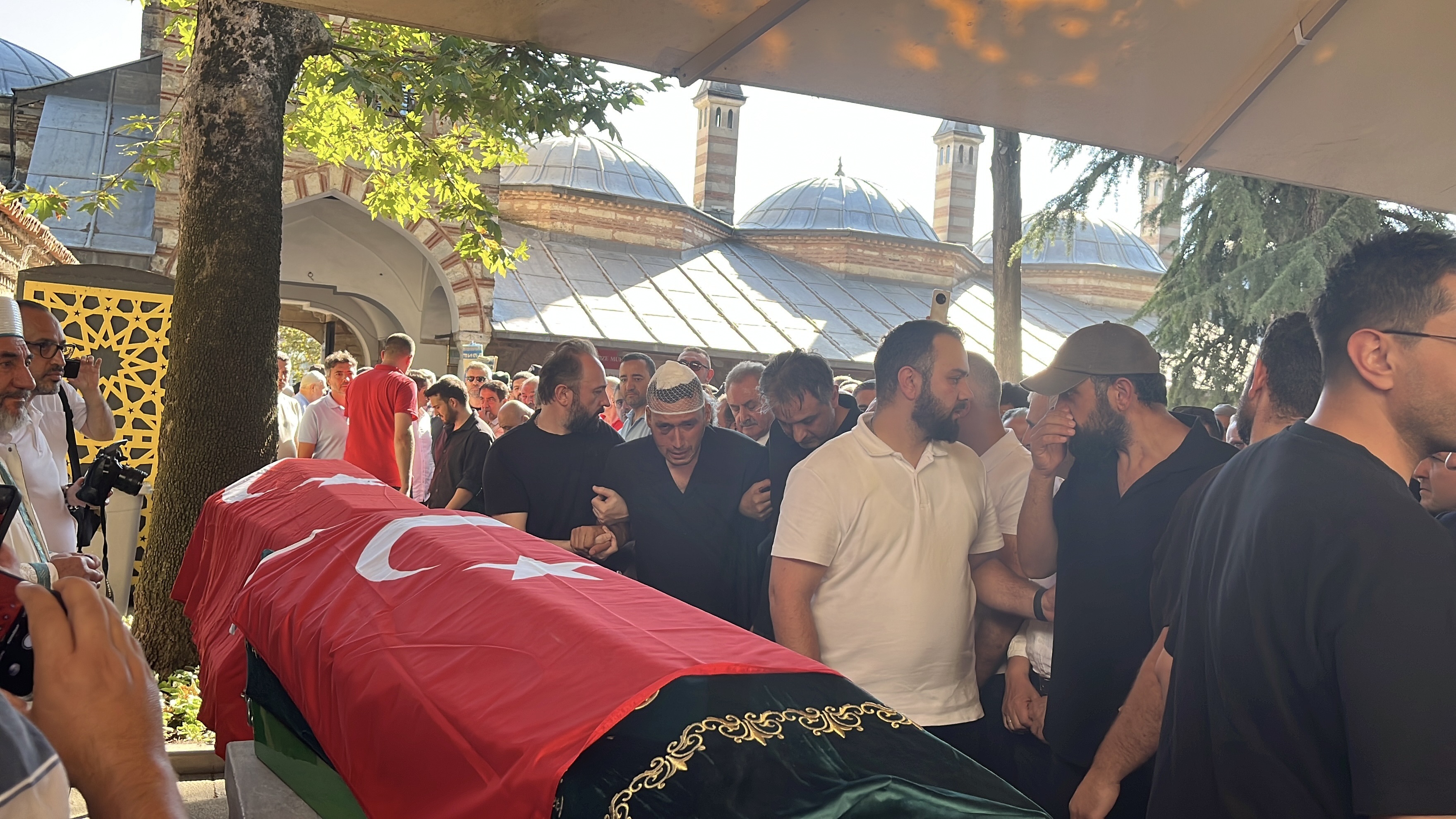 Konya'daki  kazda hayatını kaybeden - Polis memurunun eşi, bebeği ve baldızı  Kocaeli de toprağa verildi - Görsel 1