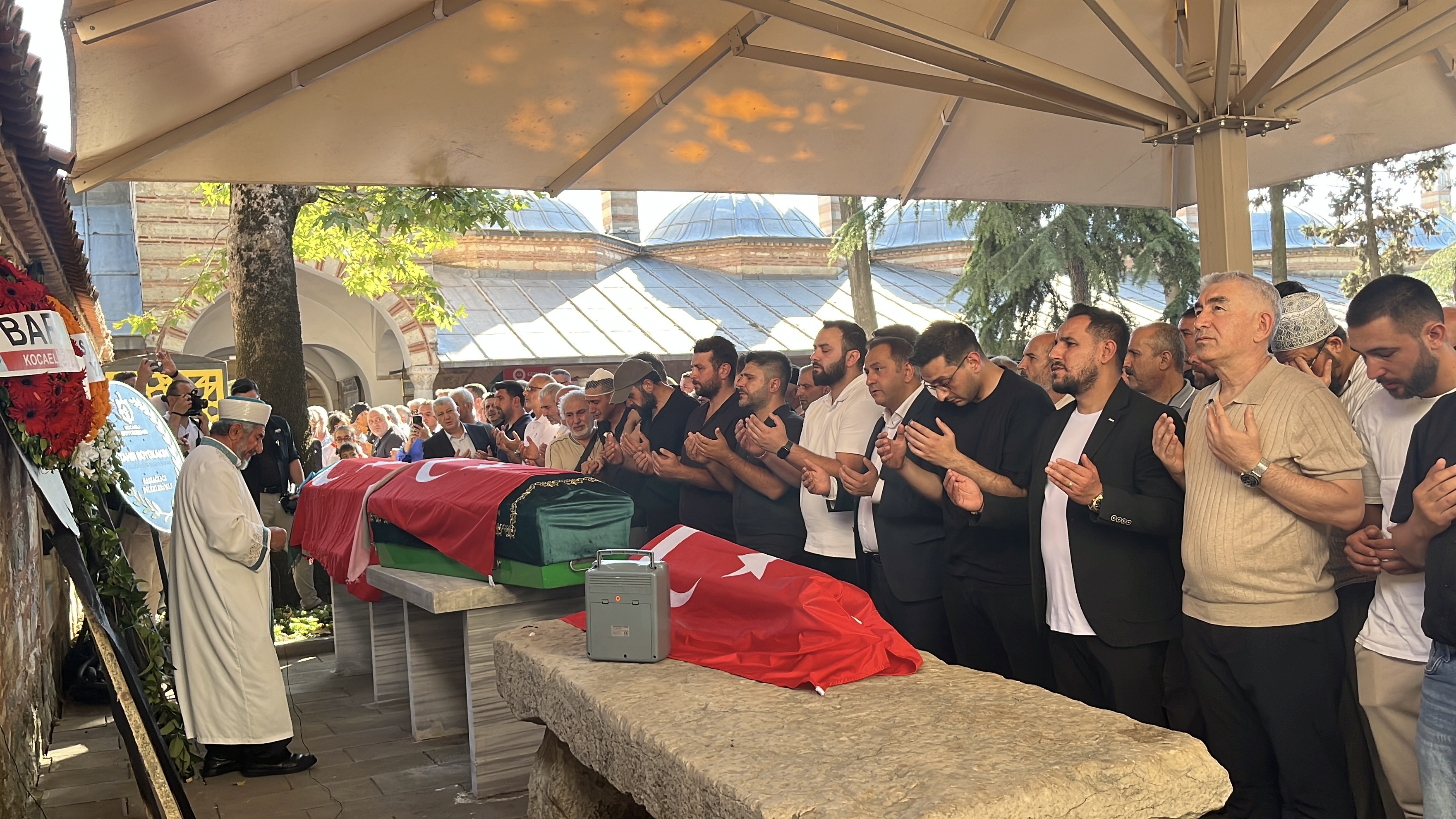 Konya'daki  kazda hayatını kaybeden - Polis memurunun eşi, bebeği ve baldızı  Kocaeli de toprağa verildi - Görsel 4