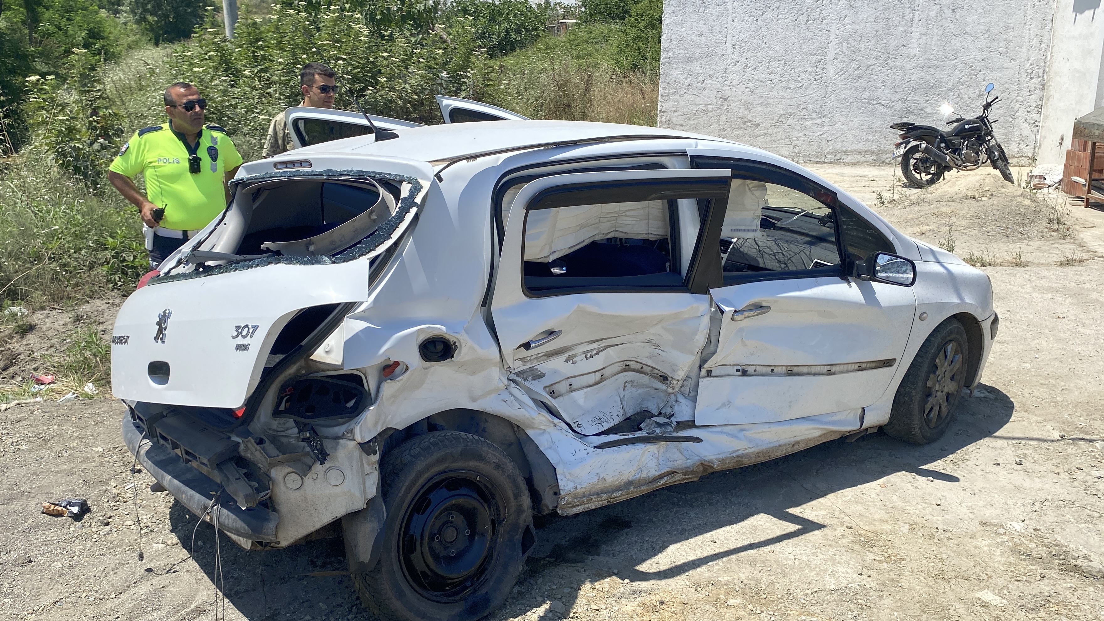 Samsun- Polis otosuyla otomobil çarpıştı: 2 polis ve 1 asker yaralı - Görsel 1
