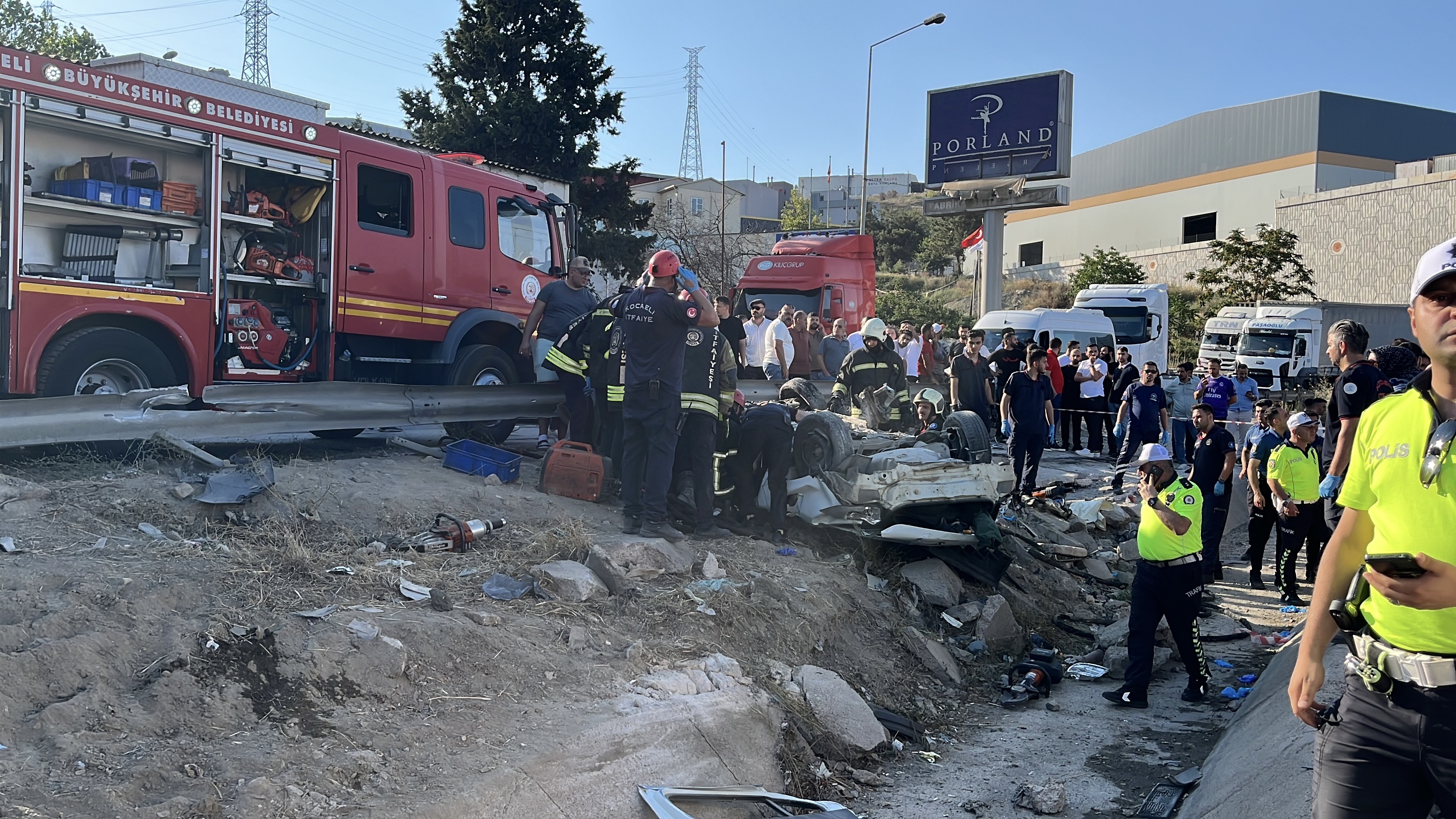 Kocaeli’de iki otomobil ve TIR çarpıştı; 5 ölü, 1 yaralı  - Görsel 4