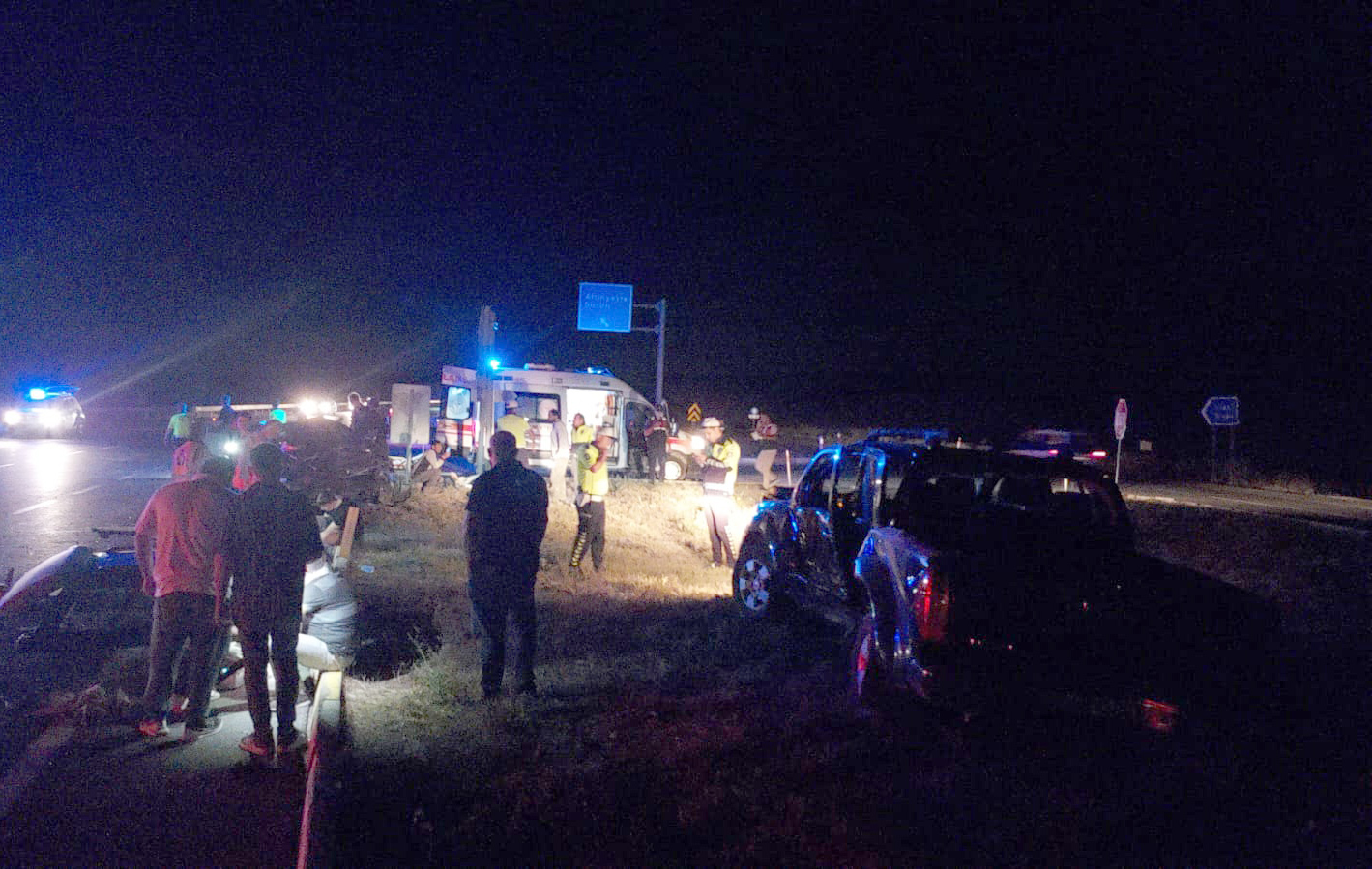 Eski Bitlis Valisi Karaömeroğlu ve ailesi kazada yaralandı - Görsel 8