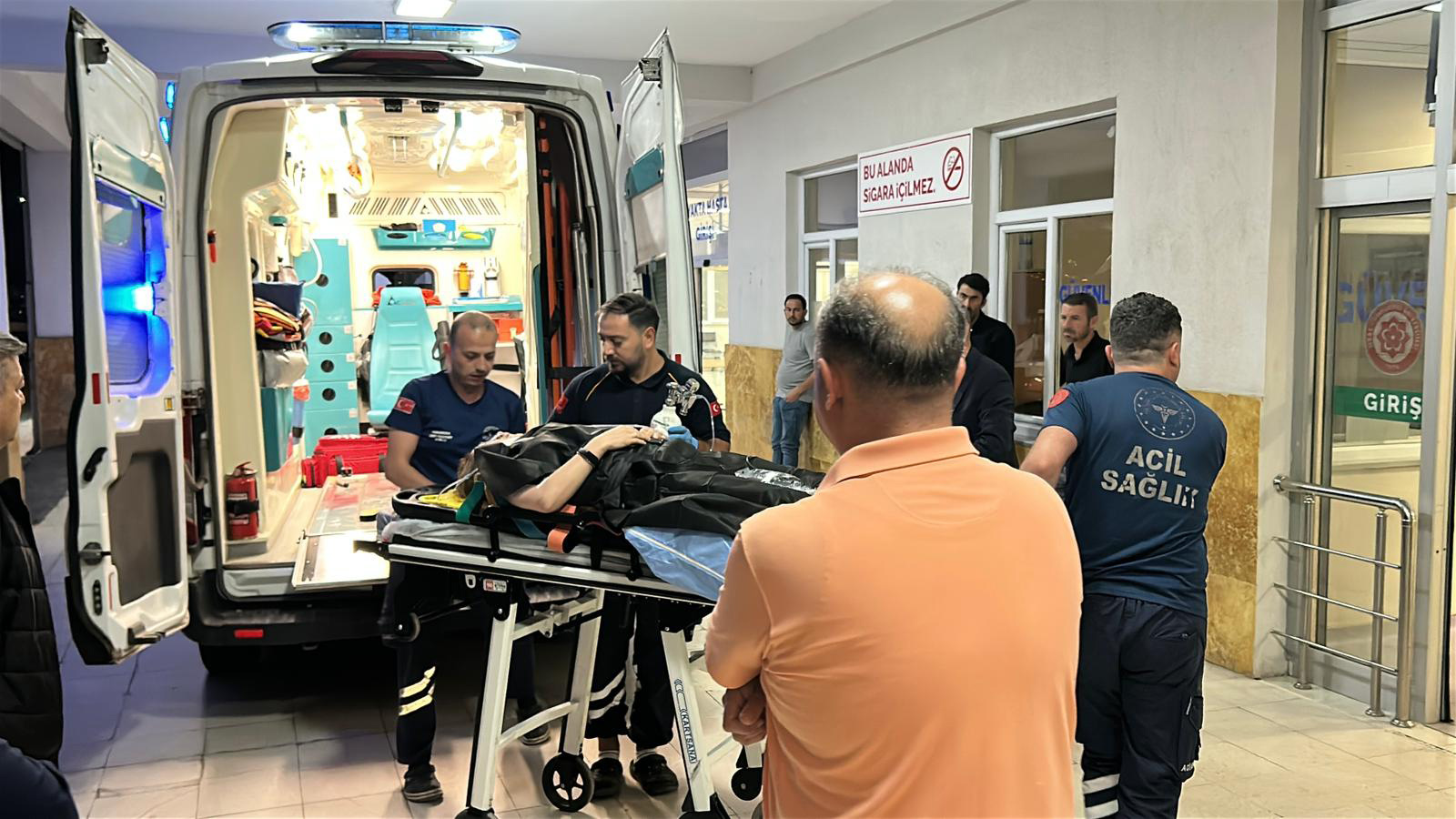 Eski Bitlis Valisi Karaömeroğlu ve ailesi kazada yaralandı - Görsel 10