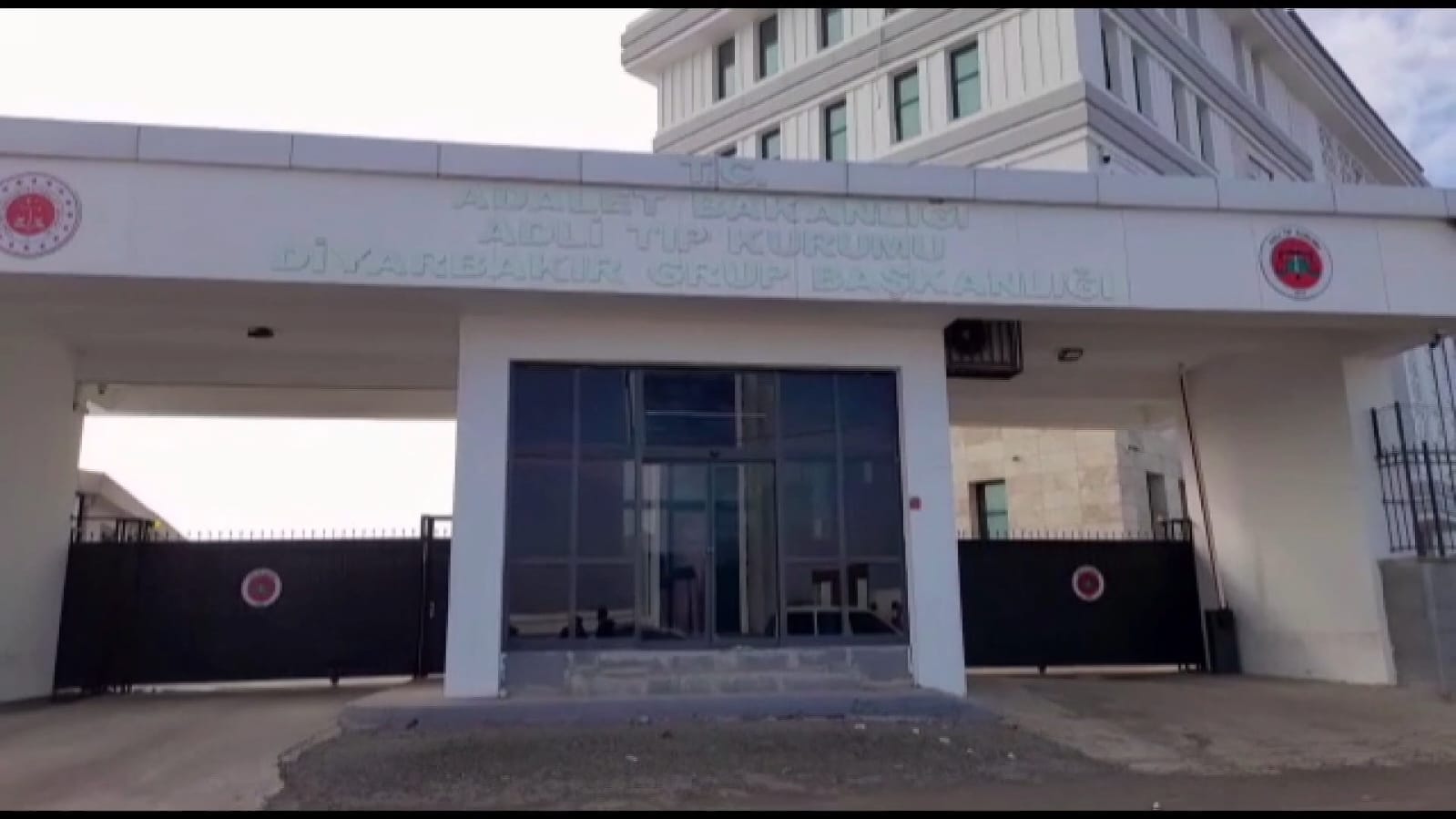 Diyarbakır'da akraba aileler arasında silahlı 'arazi' kavgası: 2 ölü  - Görsel 2