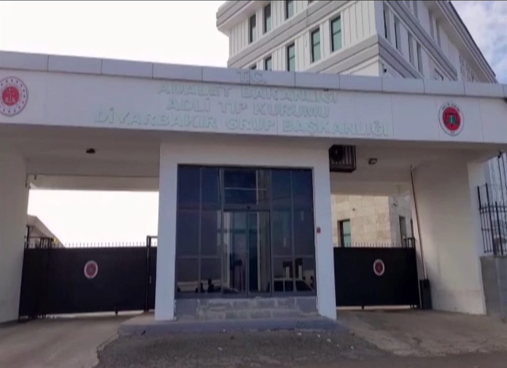 Ağladığı için gezdirdiği çocuğu kucağındayken silahlı kavganın ortasında kalıp ölmüş - Görsel 3