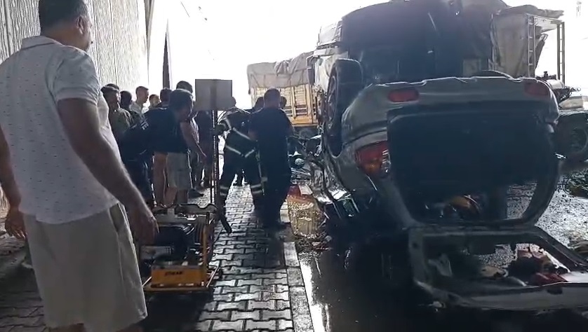 Kastamonu'da karşı yöne geçen otomobil, TIR'a çarptı; 3 ölü, 5 yaralı - Görsel 2