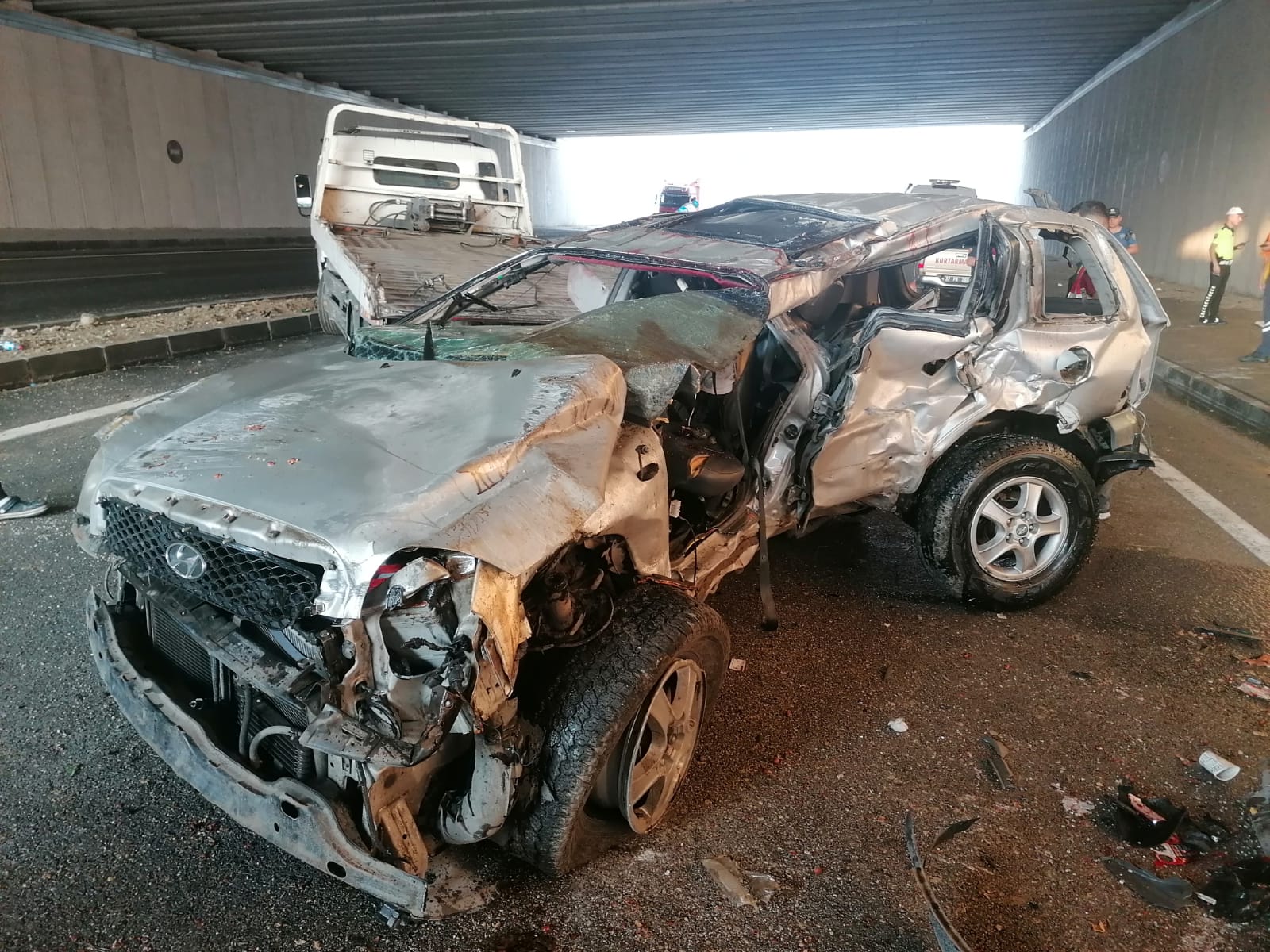 Kastamonu'da karşı yöne geçen otomobil, TIR'a çarptı; 3 ölü, 5 yaralı - Görsel 6