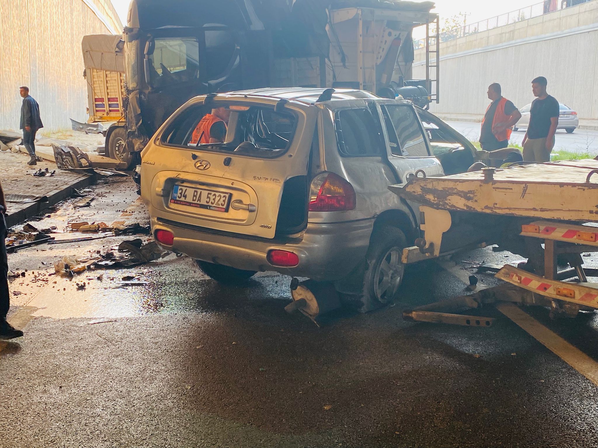 Kastamonu'da karşı yöne geçen otomobil, TIR'a çarptı; 3 ölü, 5 yaralı - Görsel 8