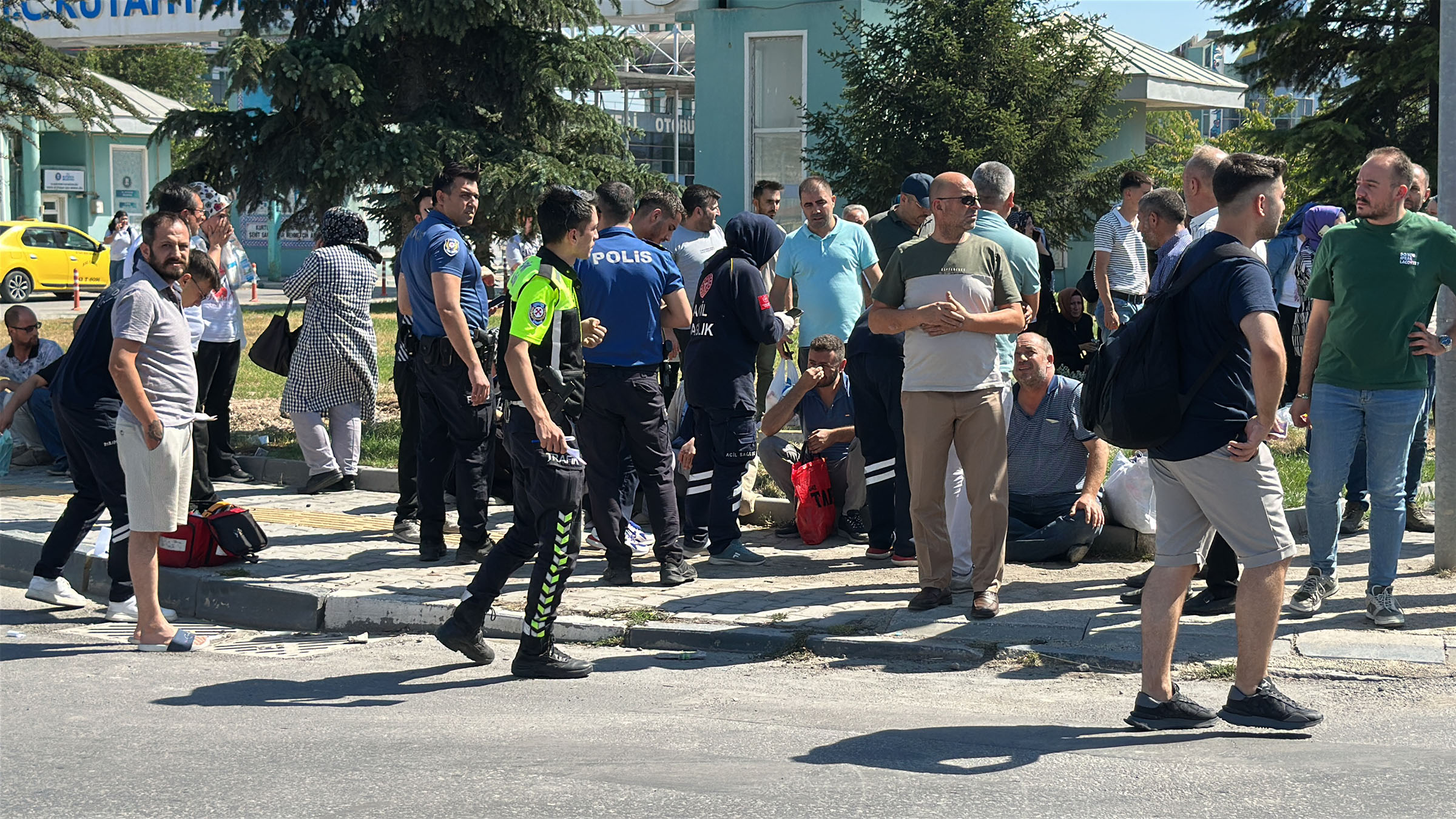 Kütahya - Servis otobüsü, akaryakıt tankerine çarptı; 35 yaralı - Görsel 3