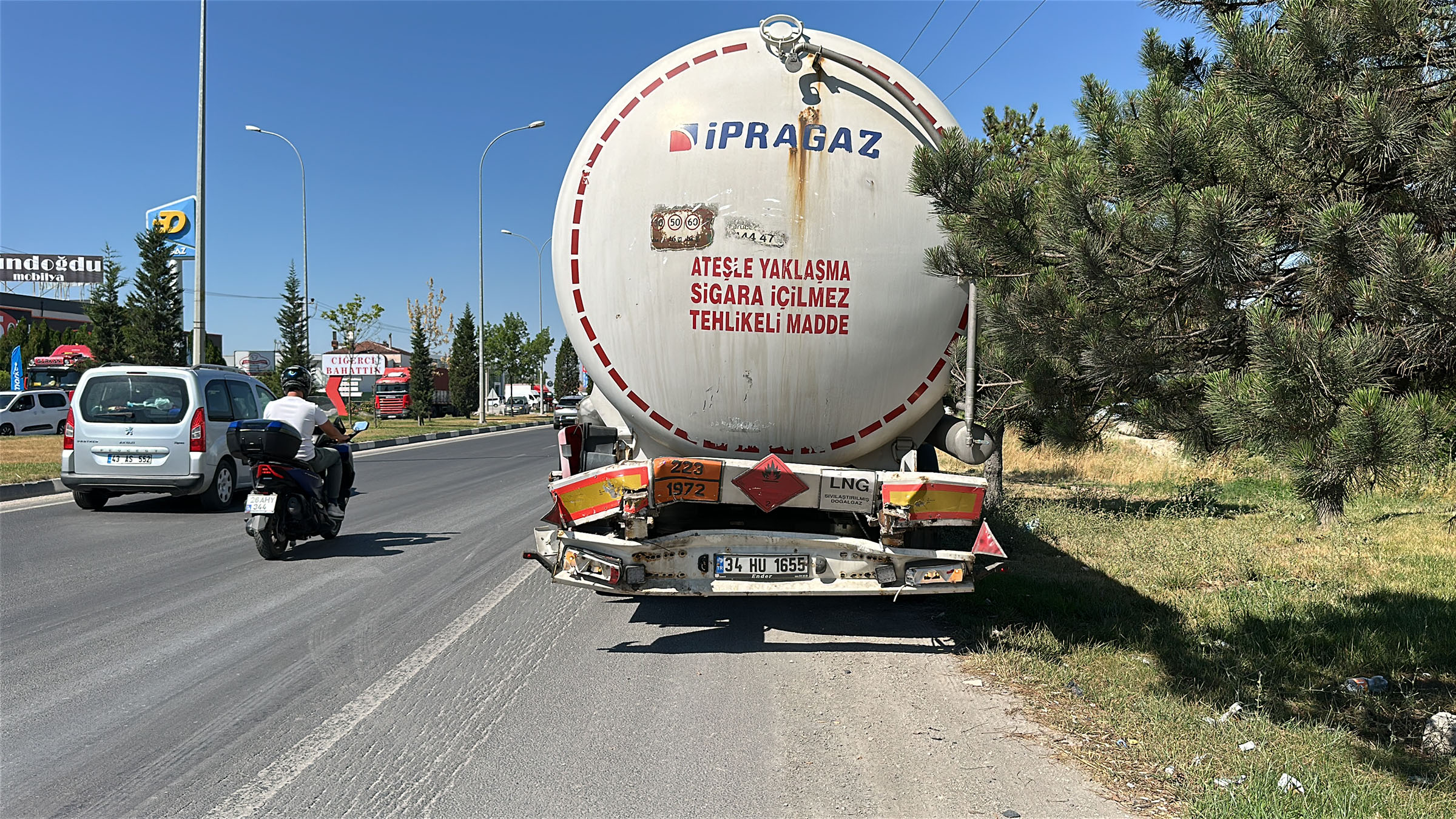 Kütahya - Servis otobüsü, akaryakıt tankerine çarptı; 35 yaralı - Görsel 10