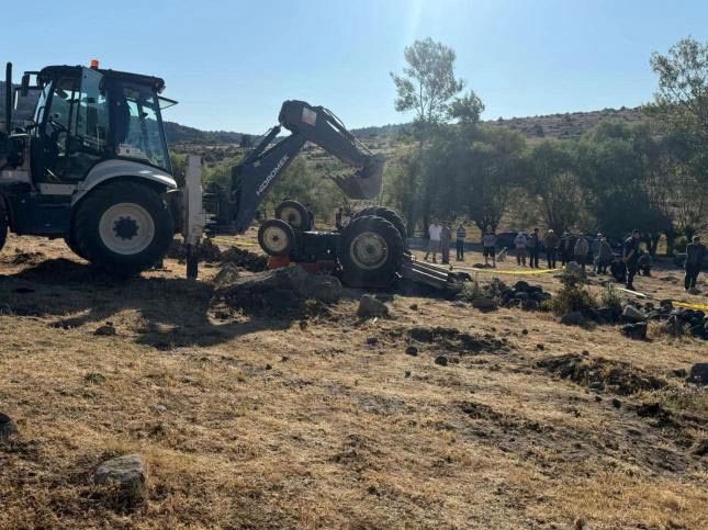 Boluda Tarlada devrilen traktörün altında kalan karı-koca, öldü - Görsel 2