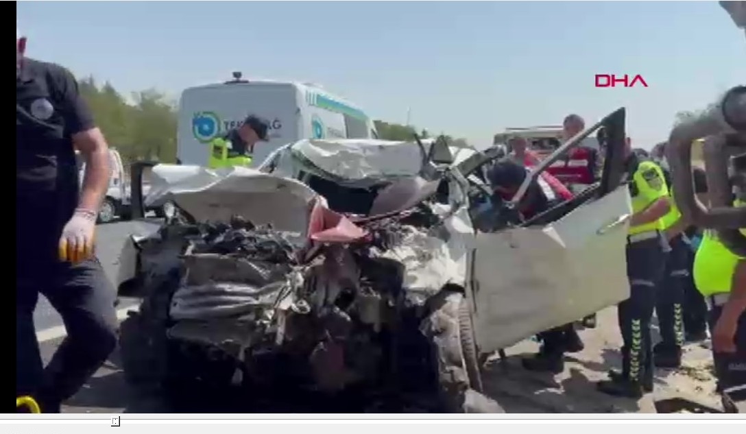 Tekirdağ- Otomobil süt kamyonu ile çarpıştı ; 4 ölü  - Görsel 2