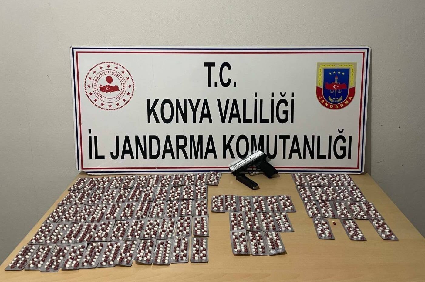 Konya'da Jandarma Ekiplerinden Büyük Operasyon: Silah ve Uyuşturucu Ele Geçirildi - Görsel 2