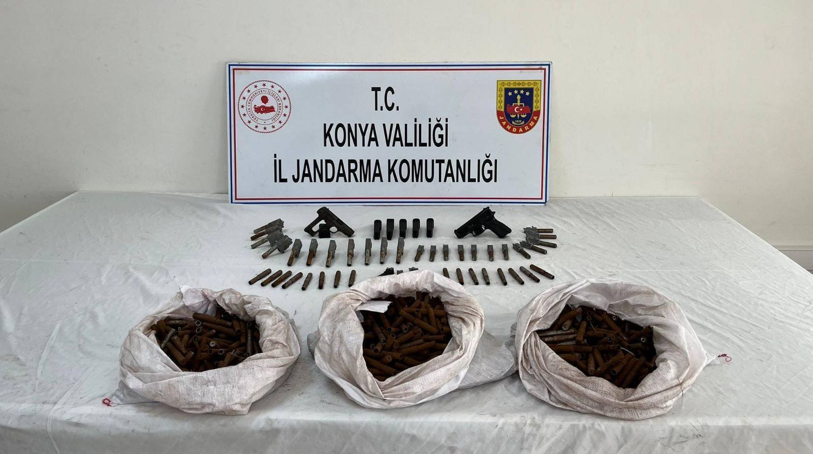 Konya'da Jandarma Ekiplerinden Büyük Operasyon: Silah ve Uyuşturucu Ele Geçirildi - Görsel 3